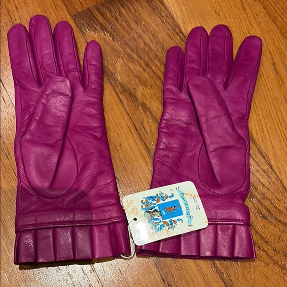 Portolano Pink Leather Gloves with Cashmere Lining and Ruffle Detail